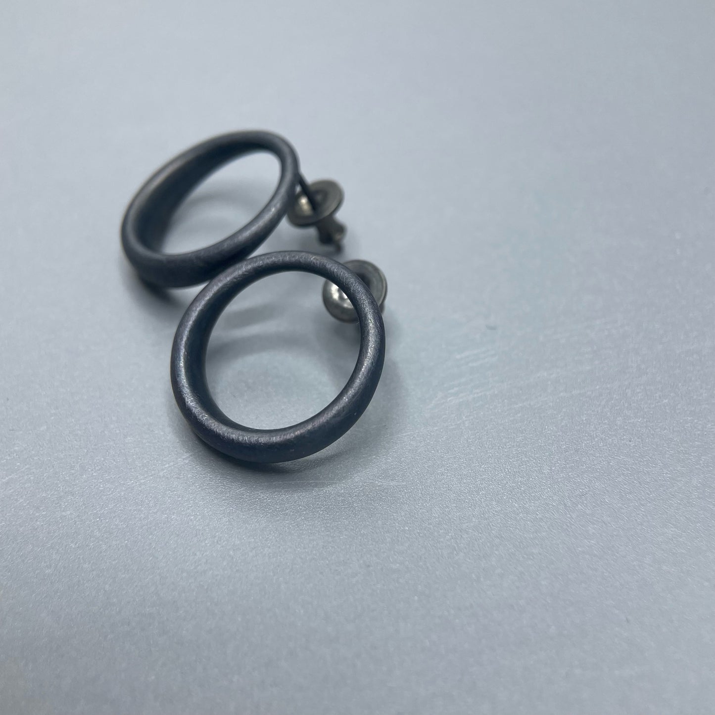 Sheng Zhang - Curved Curves Framed Circle Earrings