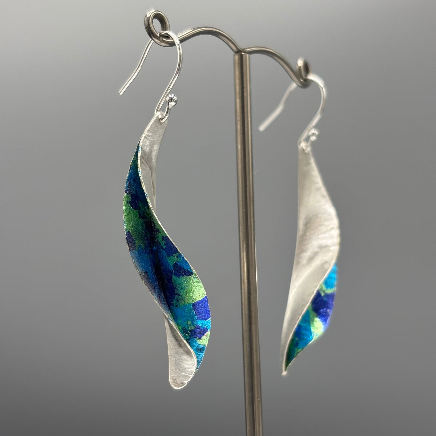 Victoria Sackwild – 48mm fine silver Willow Leaf earrings (dark blue/turquoise/emerald) I