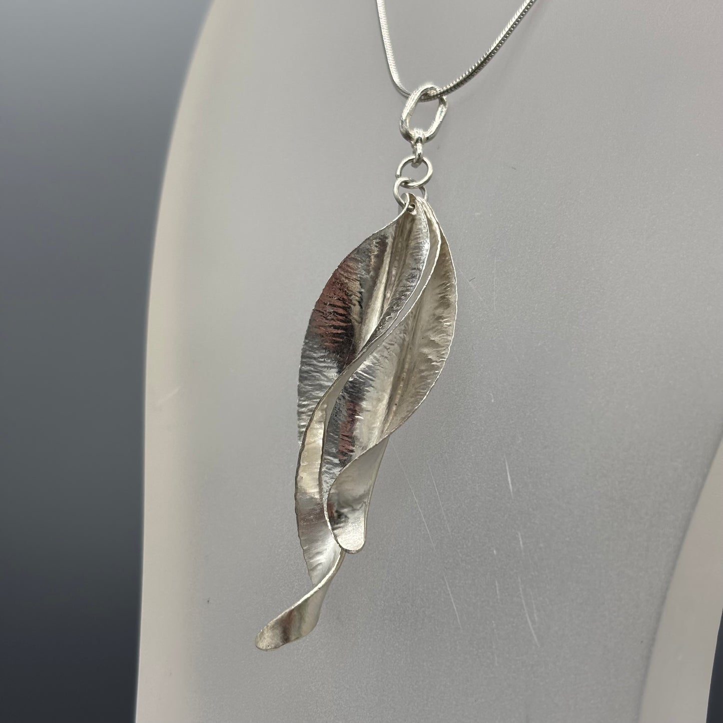 Victoria Sackwild – 48/60mm fine silver Willow Leaf cluster pendant