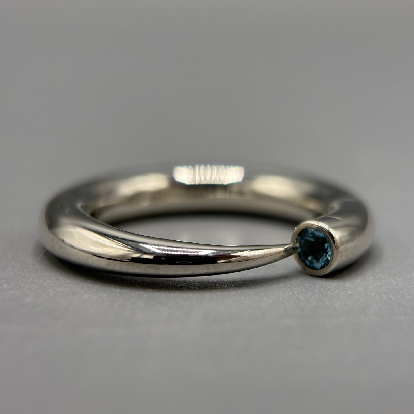 Paul Finch - Ring: 4mm tapering silver with blue topaz
