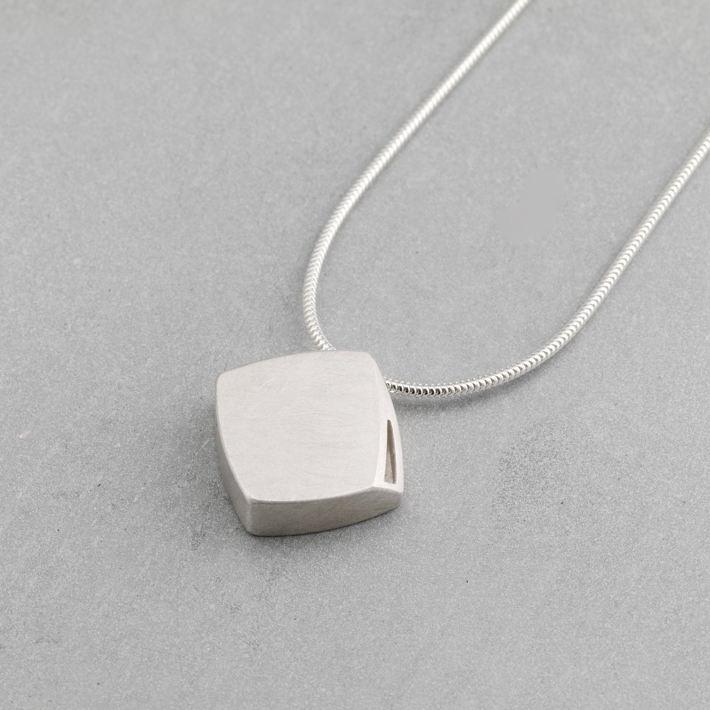 Sheng Zhang - Curved Curves Rhombus Necklace